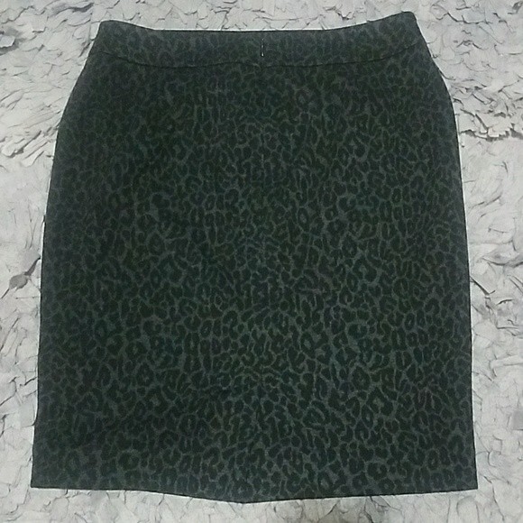 Ann Taylor Loft Leopard Animal Print Pencil Skirt - Picture 3 of 5